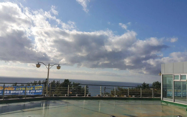 Sun and Moon Guest House - Hostel