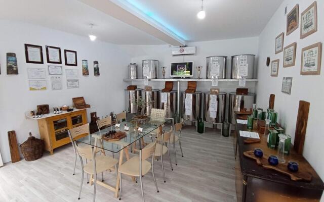 Kalderimi 'Olive Green' Traditional House