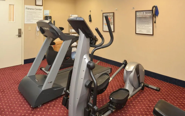 Holiday Inn Express & Suites Lathrop
