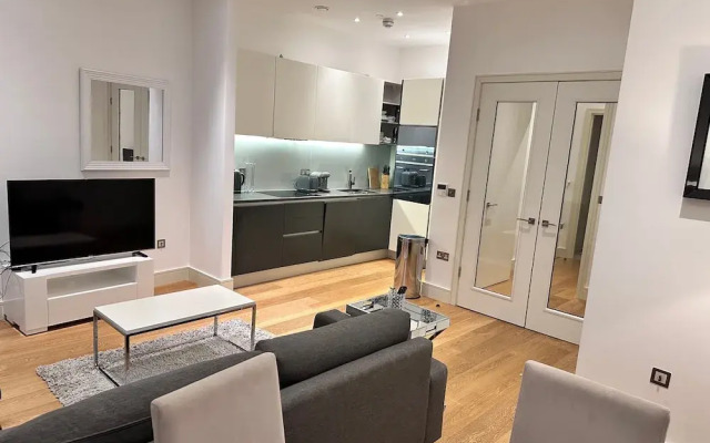 Apartment-sleeps3-hottub-patio