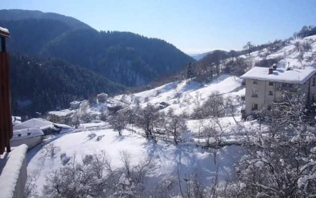 Momchil Unak Guest House