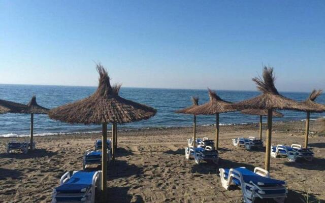 100 - Beach apartment with Private Pool