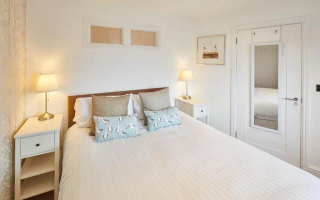 Host Stay The Plaice