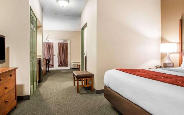 Comfort Suites Milwaukee Airport