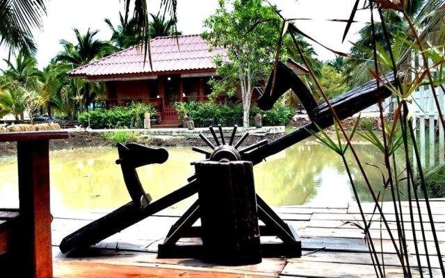 Baan Thai Damnoen Canal House