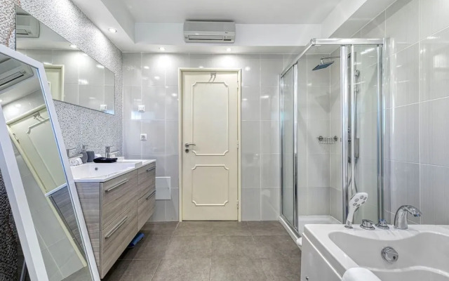 Golfinhos Magnificent Spacious 5 Bedroom Villa