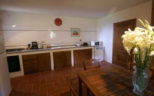 Stylish Holiday Home in Castelnuovo Dei Sabbioni with Pool