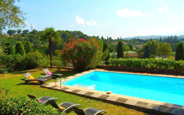 Villa la Mauvaise Herbe piscine jardin