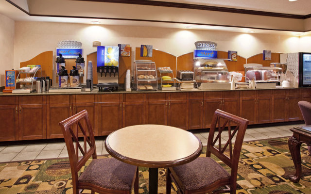 Holiday Inn Express Hotel & Suites CIRCLEVILLE