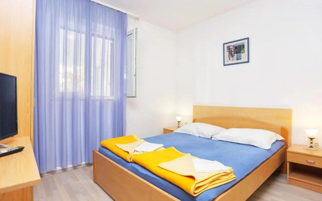 Apartments and rooms with parking space Tucepi, Makarska - 5263