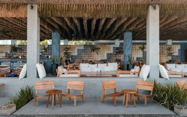 Amber Lombok Beach Resort