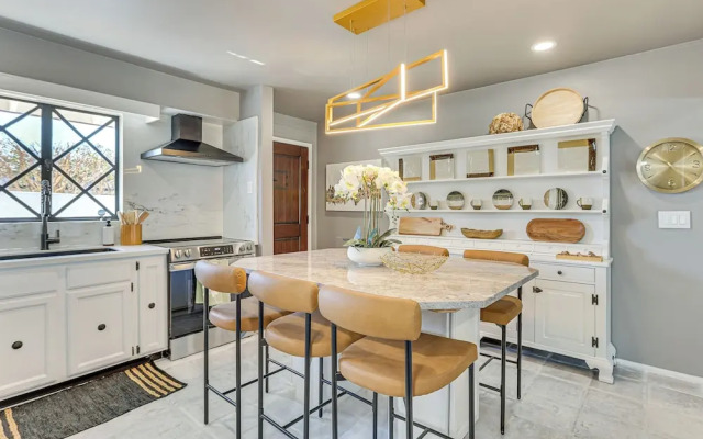 Half-mi to Scottsdale Stadium: Remodeled Home!