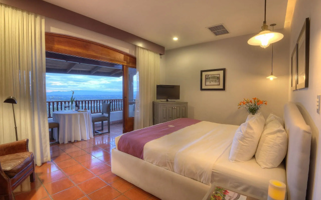 Alta Las Palomas Hotel