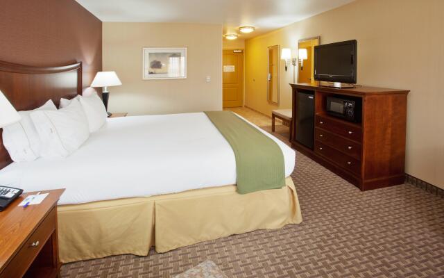 Holiday Inn Express & Suites Willows by IHG