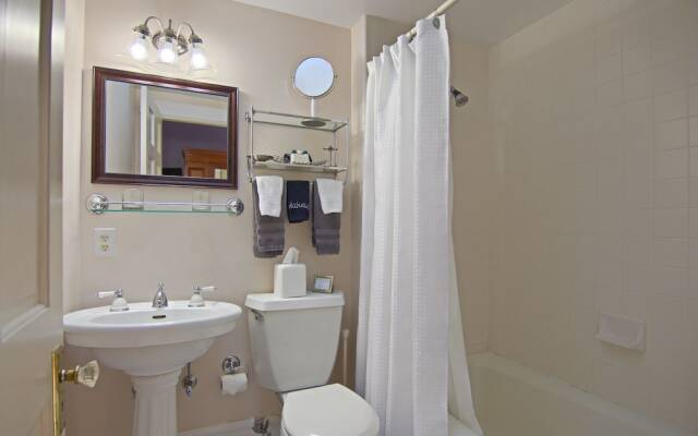 North Lodge on Oakland Bed and Breakfast