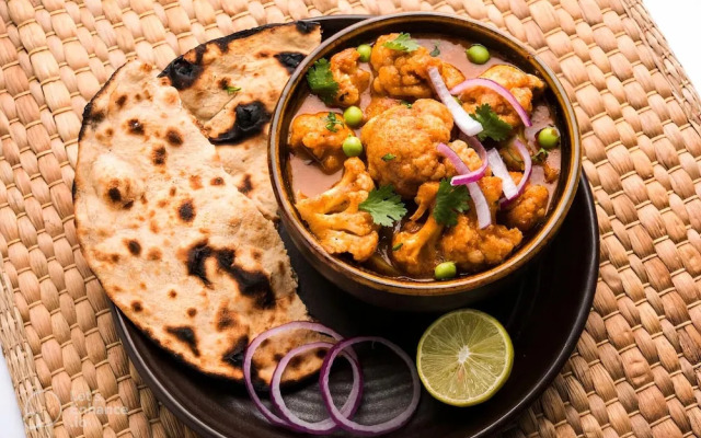 Hotel At Residency- Near Kaushambi Metro Station Ghaziabad Couple Friendly
