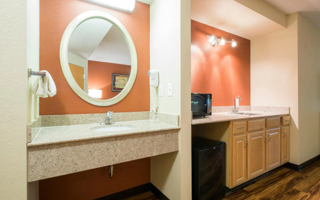 Red Roof Inn & Suites Philadelphia - Bellmawr