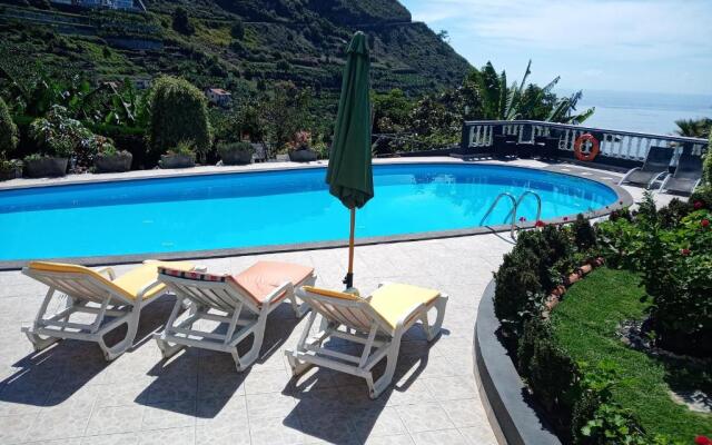 Arcos Grand Suites with pool