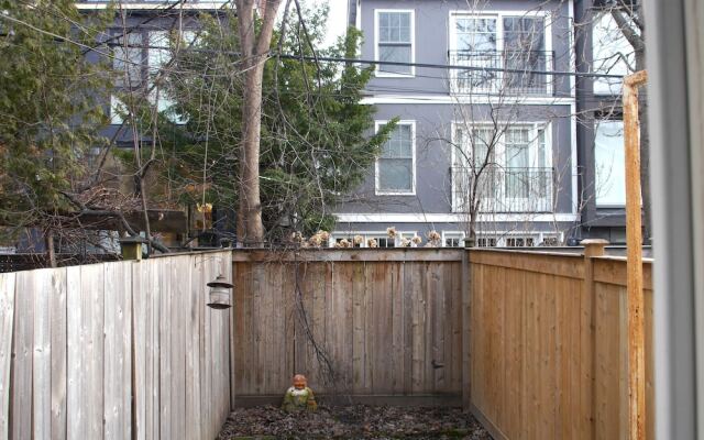 Beautiful Two Level House in Yorkville