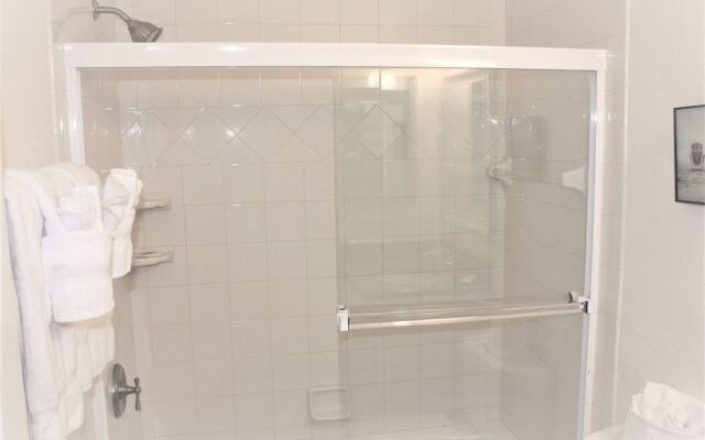 Jamaica Royale 504 - 2 Br Condo