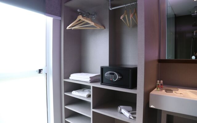 Tune Hotel Klia-Klia2 (Airport Transit Hotel)
