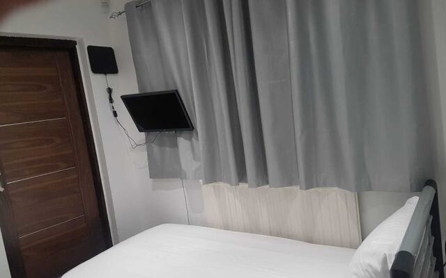Newly refurbished home near Whitton station