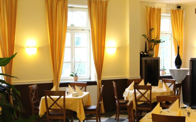 Eden Hotel