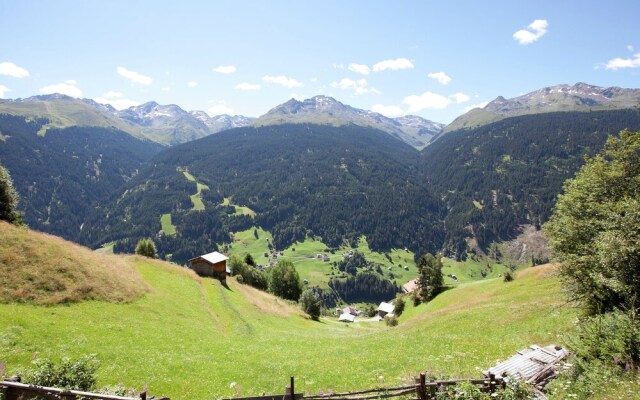 Mountain View Apartment in Strengen near Ski Bus