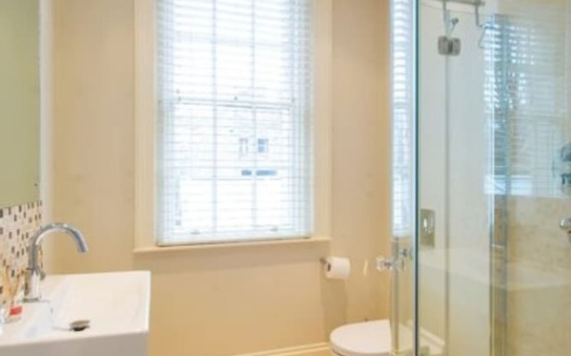The Liam Neeson Suite by 5STARSTAY