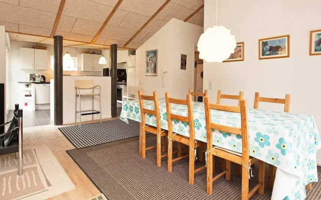 6 Person Holiday Home in Dronningmolle-by Traum