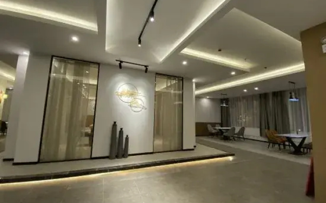 Garze Chin lives in a hotel