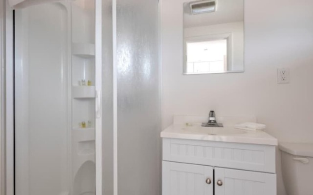 Unit 9 King - Bungalows at Common Ground