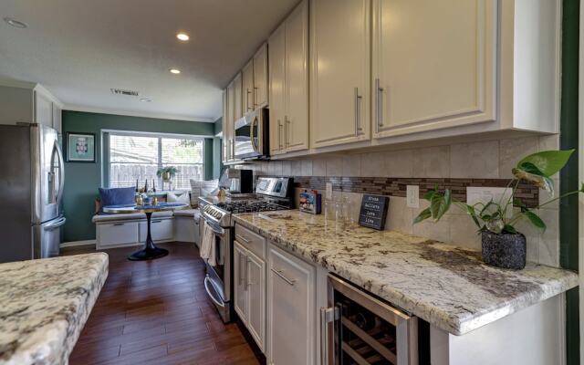 Spring Branch Haven - Cozy 3BR Oasis, Pet Friendly