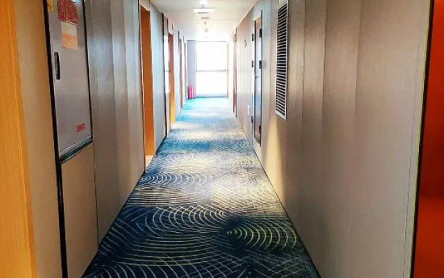 Starway Hotel (Chongqing Yuelai International Expo Center)