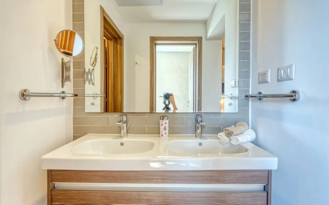 Unique Modern Condo with Beach Access