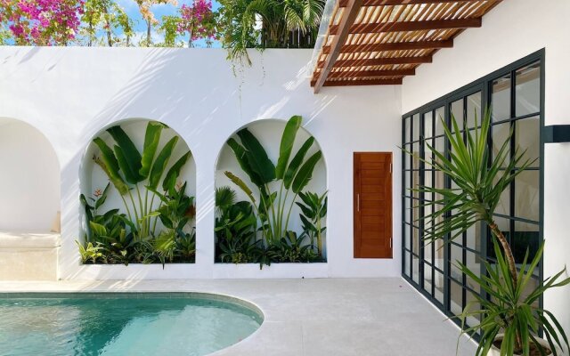 Splendid Villa Eden White Canggu Pool & 2 Bd