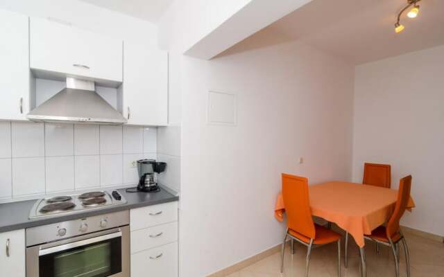 Apartments Plavac Mali