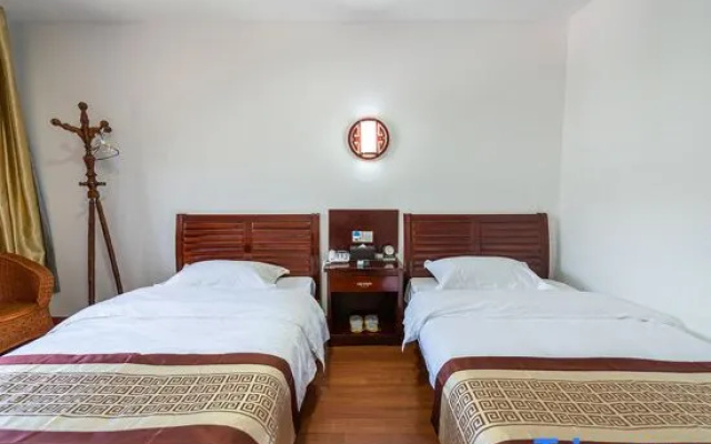 Taohua Tan River Heyuan Business Hotel