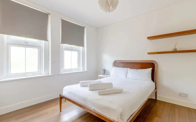 Spacious 2 Bedroom in Gorgeous Camberwell With Garden
