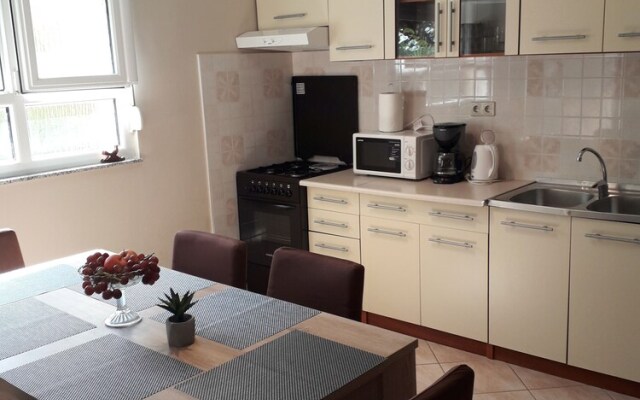 Family Ground Floor Apartment Puntamika