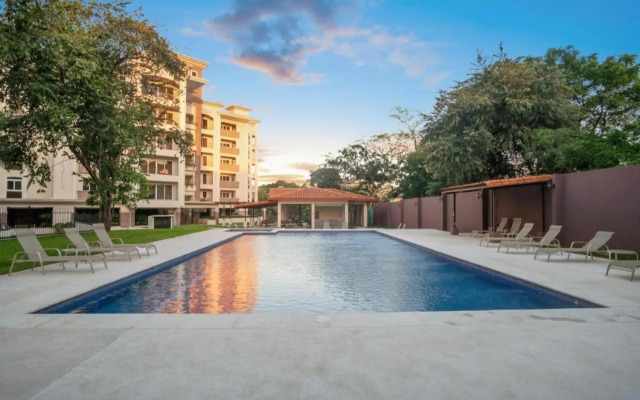 Upscale 2bdr with Jacuzzi - Beach - Fast wifi - Gym