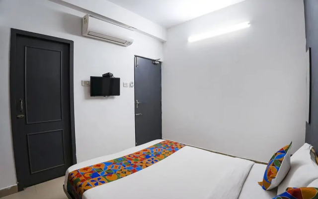 Oyo 24052 Flagship Covelong Residency