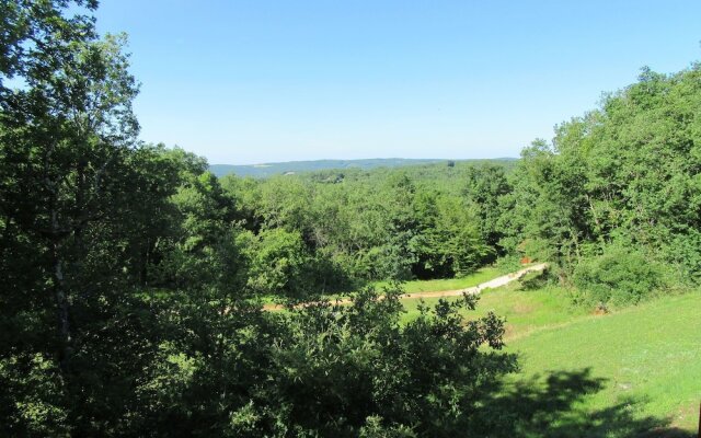 Secluded holiday home with dishwasher, close to Sarlat