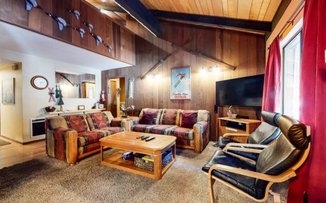 Horizons 4 186 Centrally Located, Spacious Mammoth Home With Cozy Fireplace by Redawning