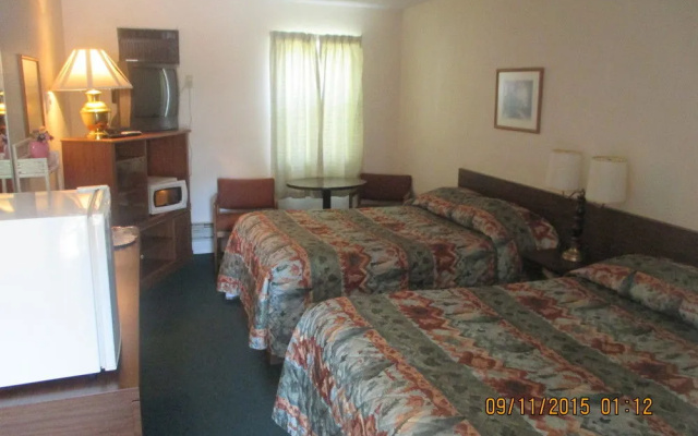 Top Hat Motel