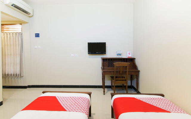 Super OYO 890 Dewi Fortuna Guest House