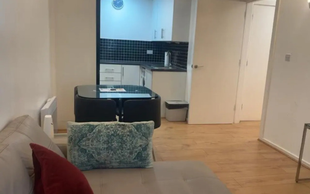 London 1 Bed Apartment Close to Barking Station