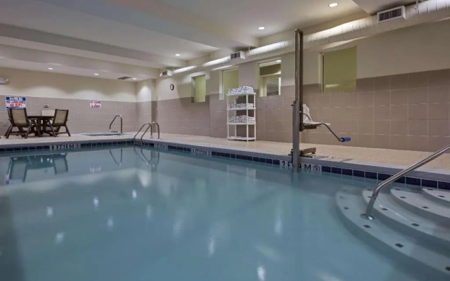 La Quinta Inn And Suites Lancaster