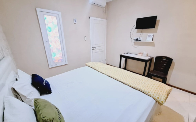 Urbanview Roemah Tanjung Blitar