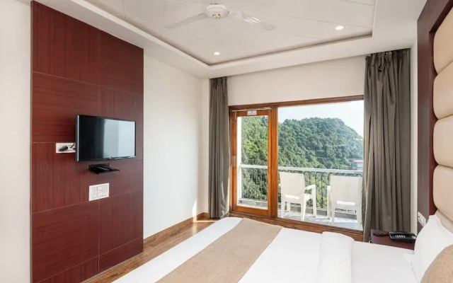 Shining hills by Lawrence Hotels